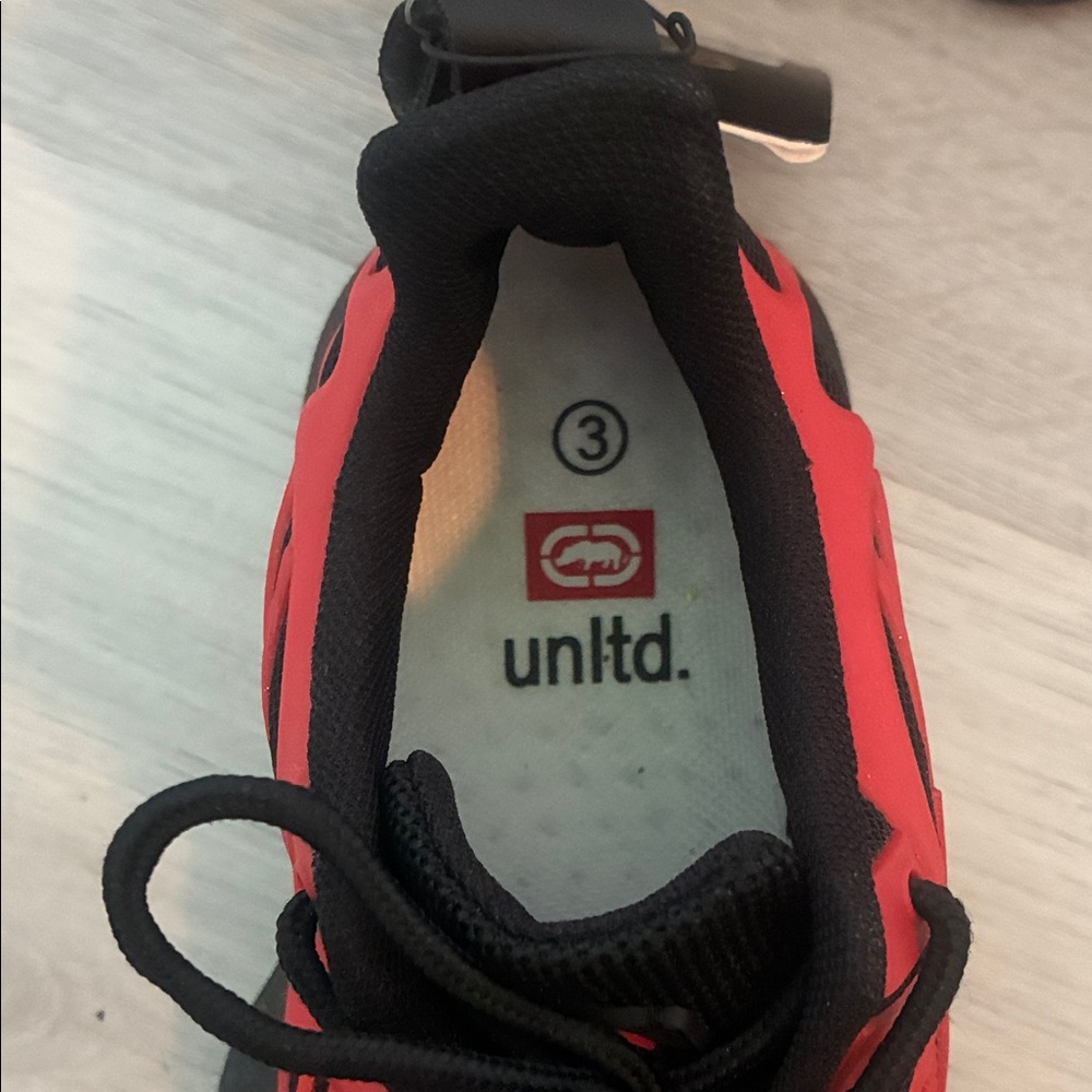 Ecko Unlimited Ref and Black Sneakers Boys Size 3 New with Tags - Picture 5 of 5